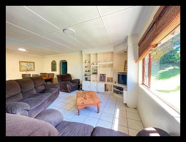 3 BEDROOM HOUSE FOR SALE IN CAVERSHAM GLEN